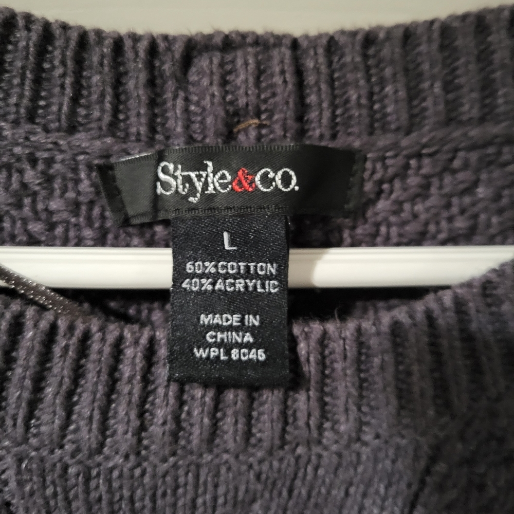 Womans Sweater - Picture 2 of 3